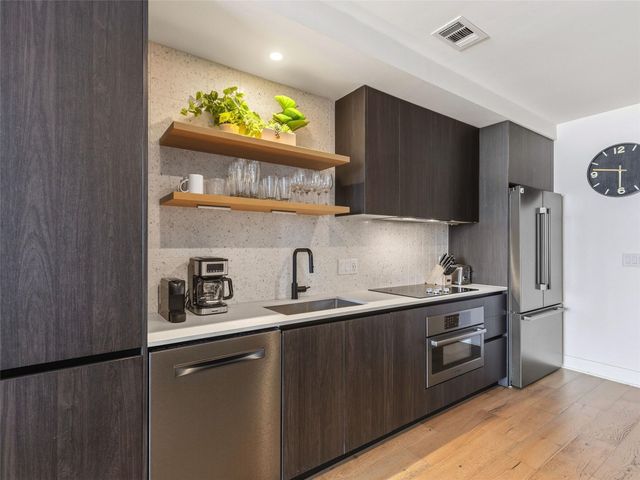 48 East Ave 2011, Austin, TX 78701