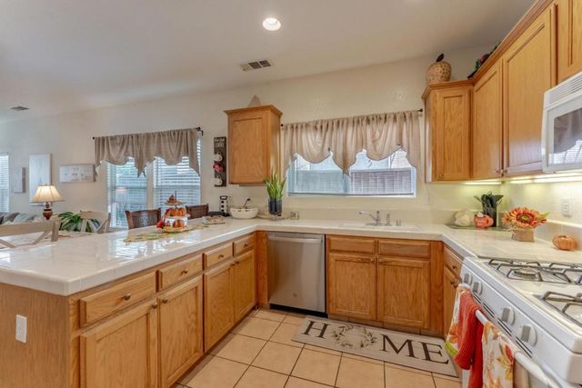 2919 Las Flores Circle, Los Banos, CA 93635