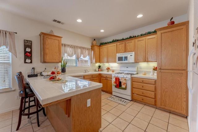 2919 Las Flores Circle, Los Banos, CA 93635