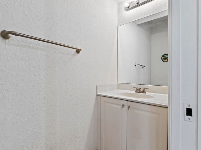 9945 E Villa Circle, Vero Beach, FL 32966