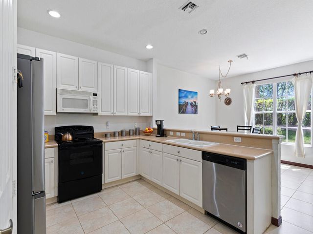 9945 E Villa Circle, Vero Beach, FL 32966