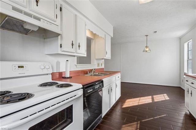 57 N Lake LOOP, Hampton, VA 23666