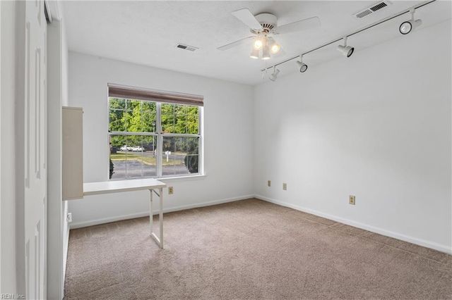 57 N Lake LOOP, Hampton, VA 23666