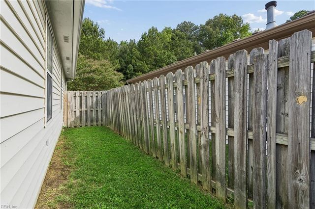 57 N Lake LOOP, Hampton, VA 23666