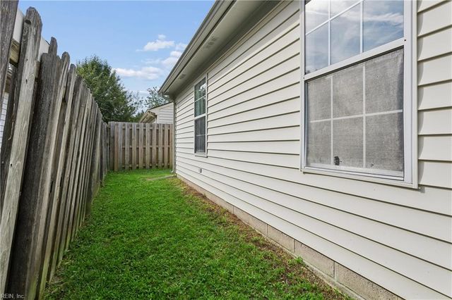 57 N Lake LOOP, Hampton, VA 23666