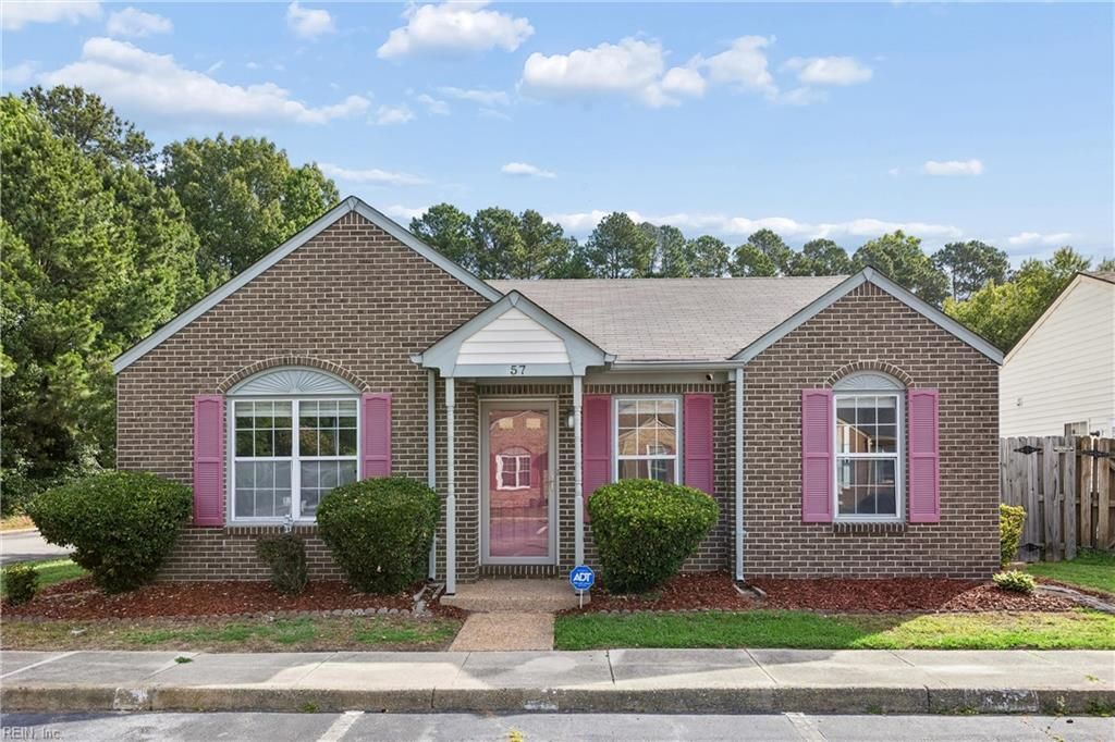 57 N Lake LOOP, Hampton, VA 23666