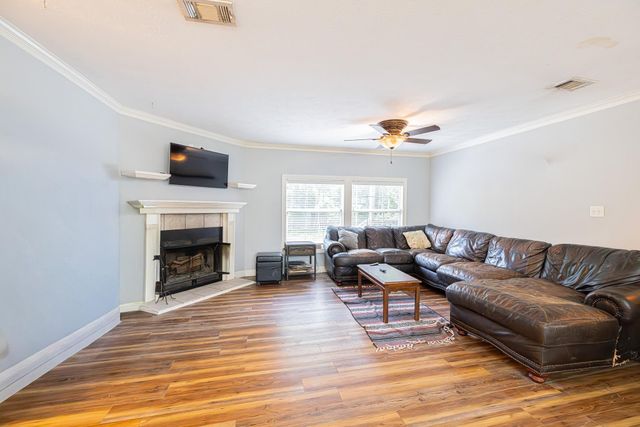 123 Ridgewood Drive, Huffman, TX 77336