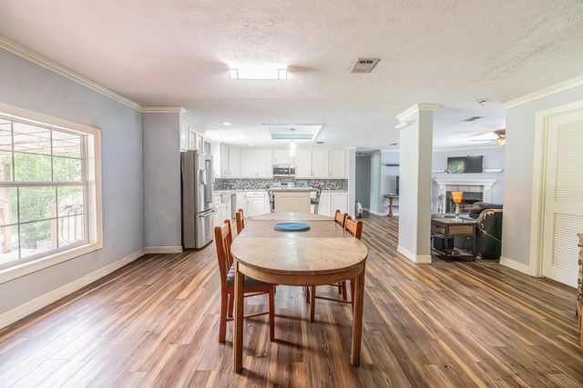 123 Ridgewood Drive, Huffman, TX 77336