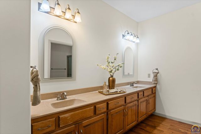 7649 SE Ratner RD, Berryton, KS 66409