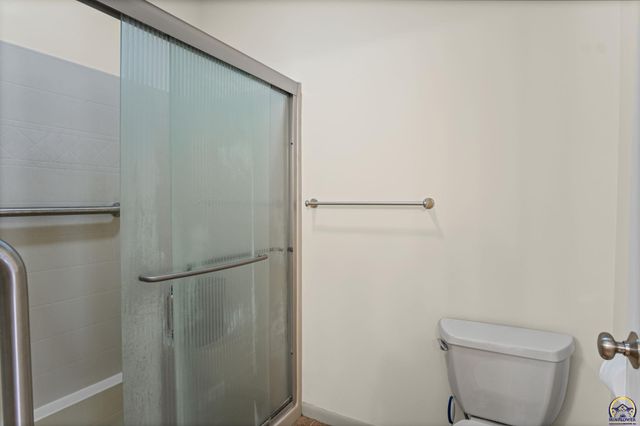 7649 SE Ratner RD, Berryton, KS 66409