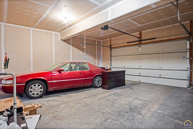 7649 SE Ratner RD, Berryton, KS 66409