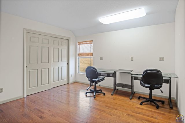 7649 SE Ratner RD, Berryton, KS 66409