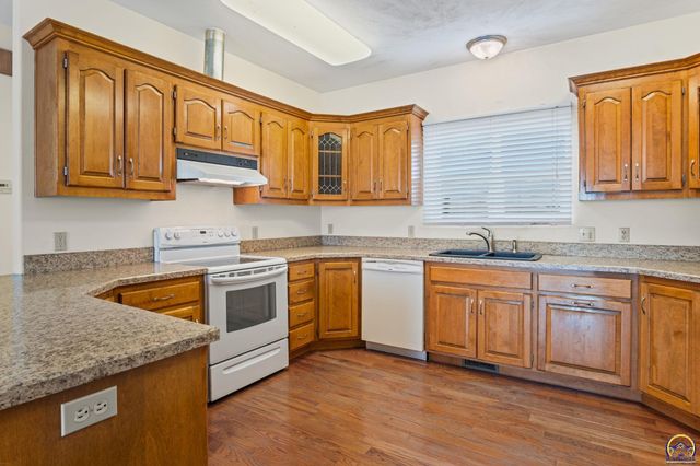 7649 SE Ratner RD, Berryton, KS 66409