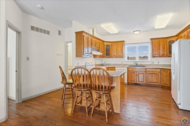 7649 SE Ratner RD, Berryton, KS 66409