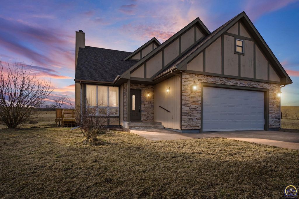 7649 SE Ratner RD, Berryton, KS 66409