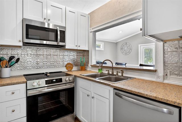 110 NE CRYSTAL STREET, Crystal River, FL 34428