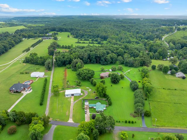 30 Arbor Ln, Tullahoma, TN 37388