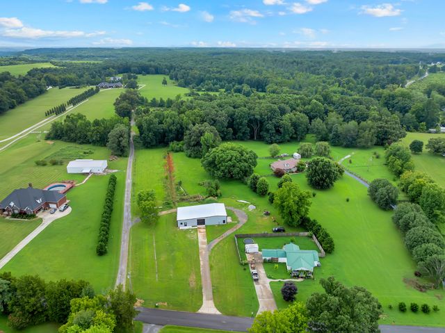 30 Arbor Ln, Tullahoma, TN 37388