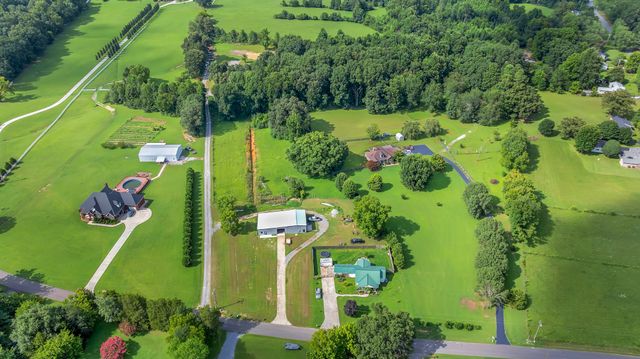 30 Arbor Ln, Tullahoma, TN 37388