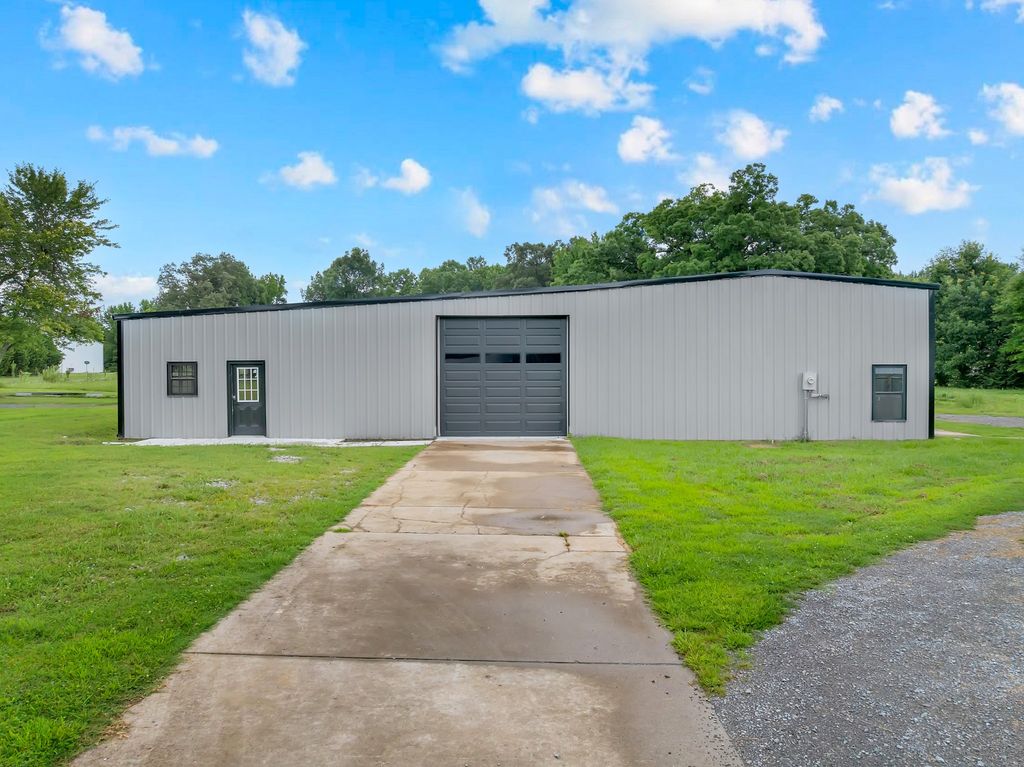 30 Arbor Ln, Tullahoma, TN 37388