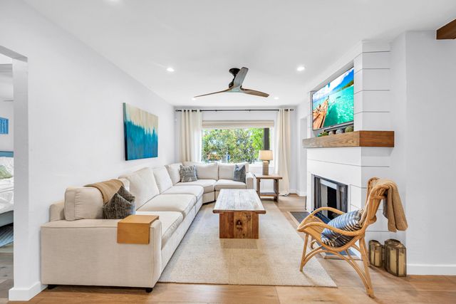 748 NE 17th Way, Fort Lauderdale, FL 33304