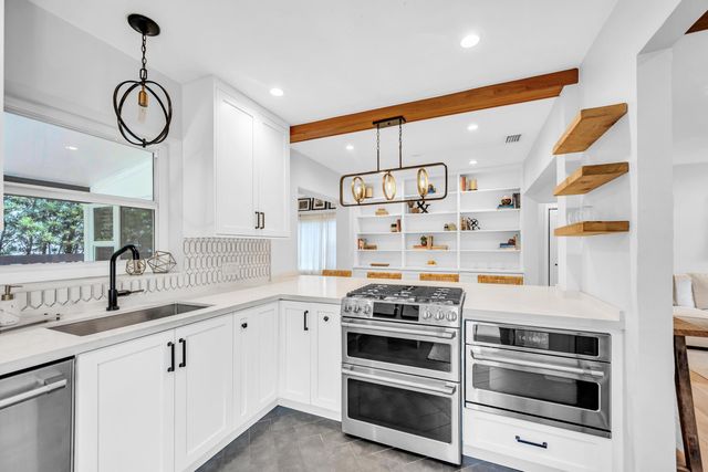 748 NE 17th Way, Fort Lauderdale, FL 33304