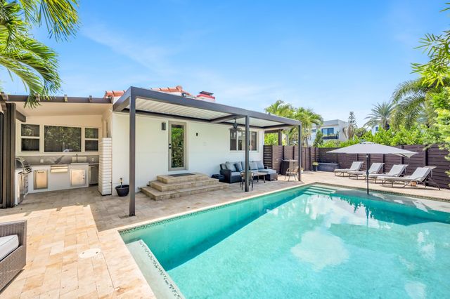 748 NE 17th Way, Fort Lauderdale, FL 33304