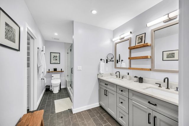 748 NE 17th Way, Fort Lauderdale, FL 33304