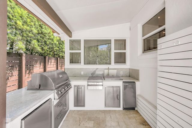 748 NE 17th Way, Fort Lauderdale, FL 33304