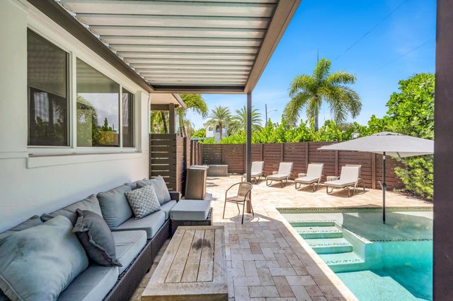 748 NE 17th Way, Fort Lauderdale, FL 33304