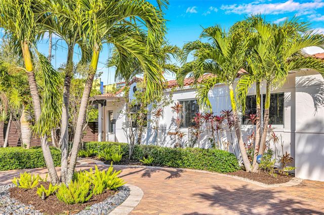 748 NE 17th Way, Fort Lauderdale, FL 33304