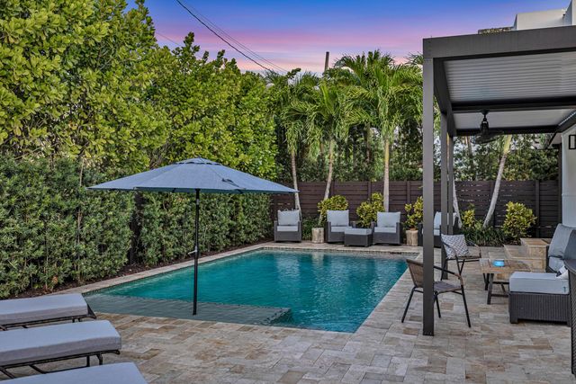 748 NE 17th Way, Fort Lauderdale, FL 33304