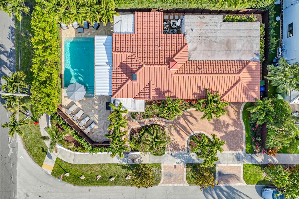 748 NE 17th Way, Fort Lauderdale, FL 33304