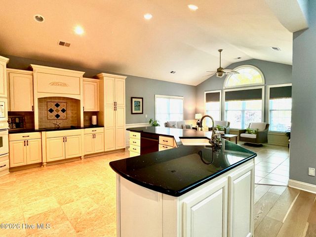 498 Carlton Court SW, Ocean Isle Beach, NC 28469