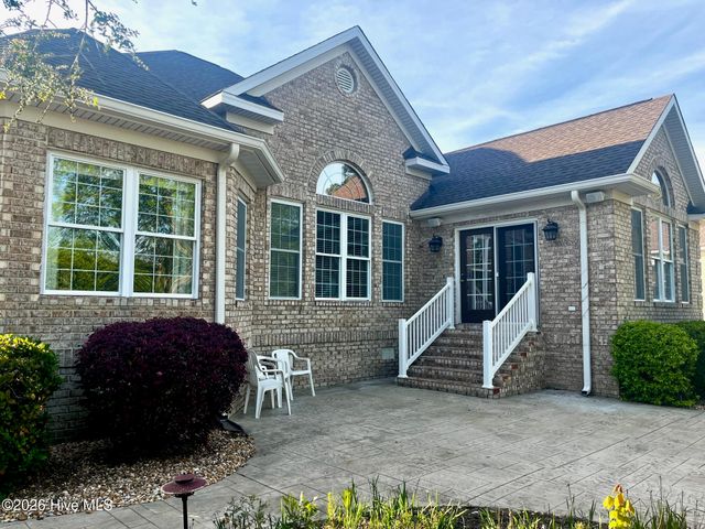 498 Carlton Court SW, Ocean Isle Beach, NC 28469