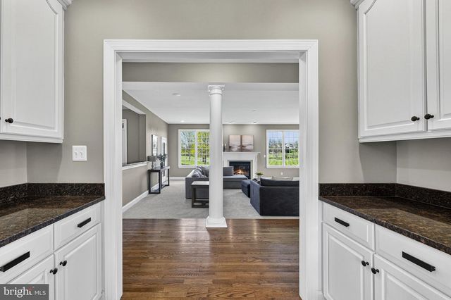15242 BANKFIELD DR, Waterford, VA 20197