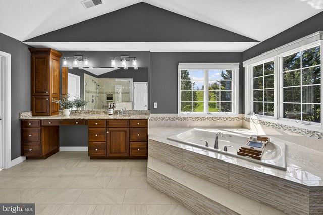 15242 BANKFIELD DR, Waterford, VA 20197