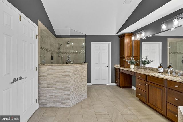 15242 BANKFIELD DR, Waterford, VA 20197