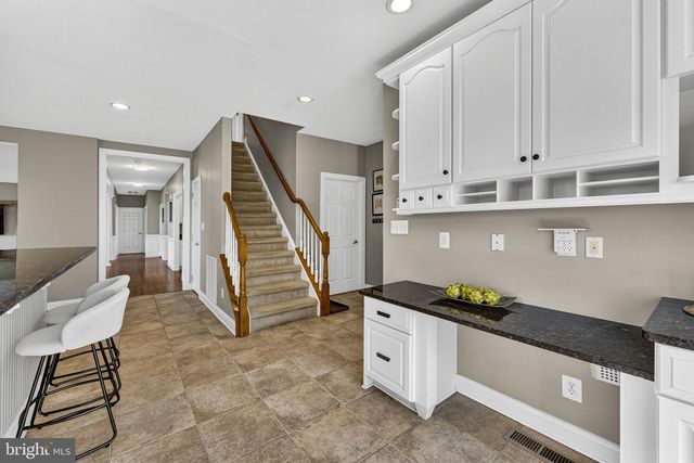 15242 BANKFIELD DR, Waterford, VA 20197
