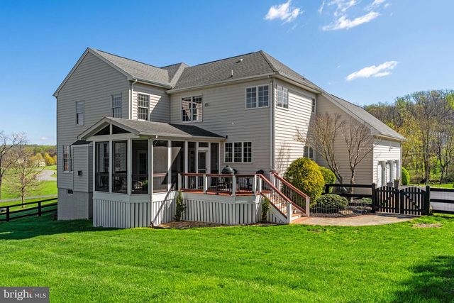 15242 BANKFIELD DR, Waterford, VA 20197