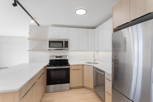 6166 N Sheridan Road 6K, Chicago, IL 60660