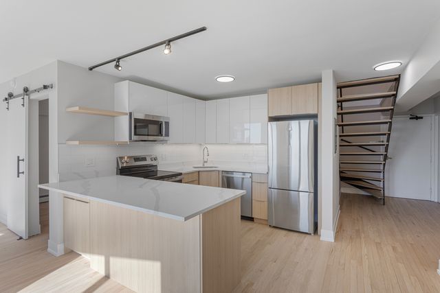 6166 N Sheridan Road 6K, Chicago, IL 60660