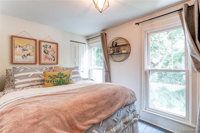 273 W Walled Lake Drive, Walled Lake, MI 48390