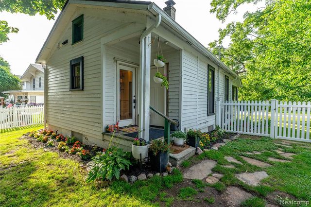 273 W Walled Lake Drive, Walled Lake, MI 48390