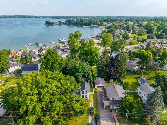 273 W Walled Lake Drive, Walled Lake, MI 48390