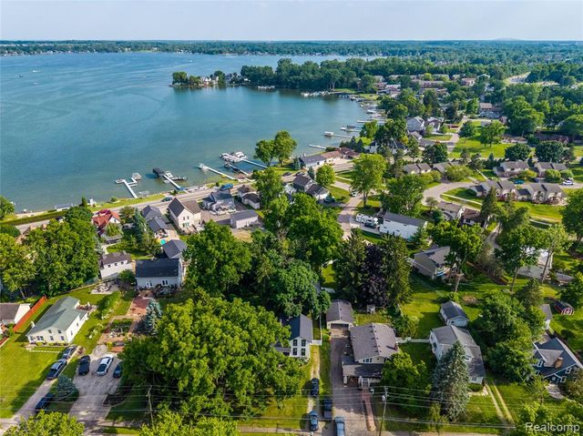 273 W Walled Lake Drive, Walled Lake, MI 48390