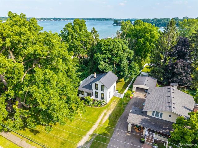 273 W Walled Lake Drive, Walled Lake, MI 48390