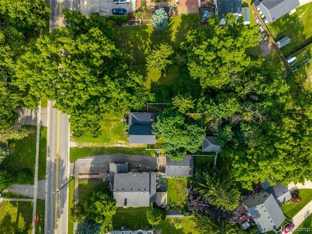 273 W Walled Lake Drive, Walled Lake, MI 48390