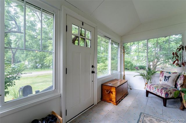 273 W Walled Lake Drive, Walled Lake, MI 48390