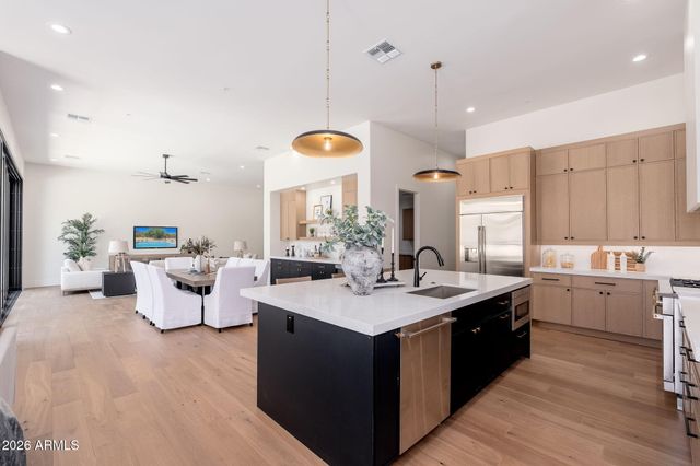 11552 E DESERT HOLLY Drive, Scottsdale, AZ 85255